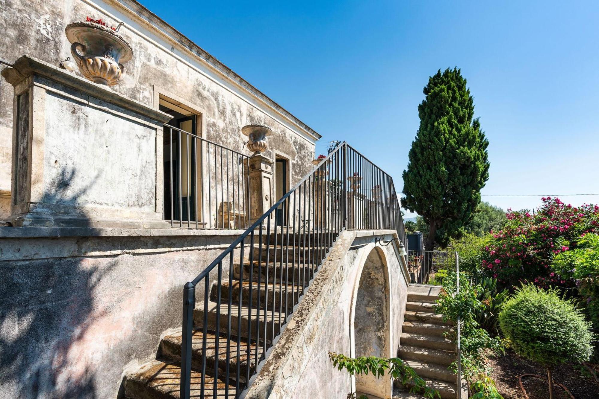 Voces Villa *